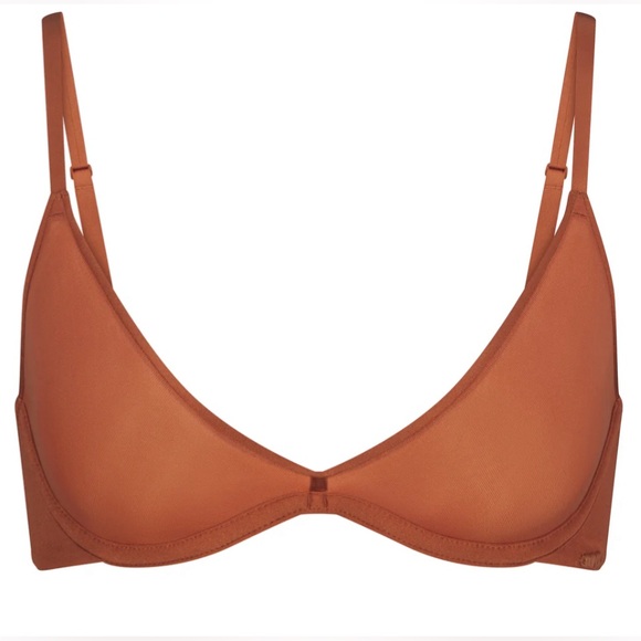 Skims Weightless Scoop Bra - Picture 2 of 4
